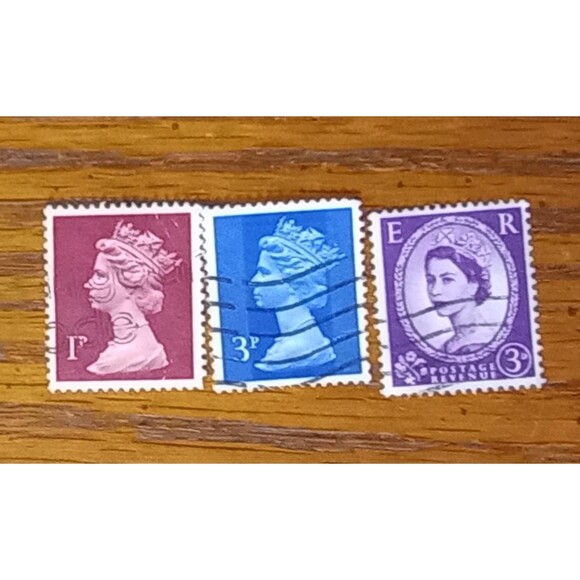 Vintage Queen Elizabeth II Stamp Trio: 1950s-70s Posted Collection - Picture 1 of 4